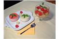 Zuckermelone "Galia F1":   Runde Zuckermelone mit fein genetzter Schale und weiß-grünem, sehr süßem Fru