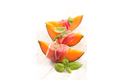 Zuckermelone "Bari F1":   Zuckermelone mit rund-ovalen, gleichmäßigen Früchten mit orangem Fruchtfleis